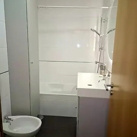 Refugio Ondas - Downtown - Pool - Garage Apartment Olhao